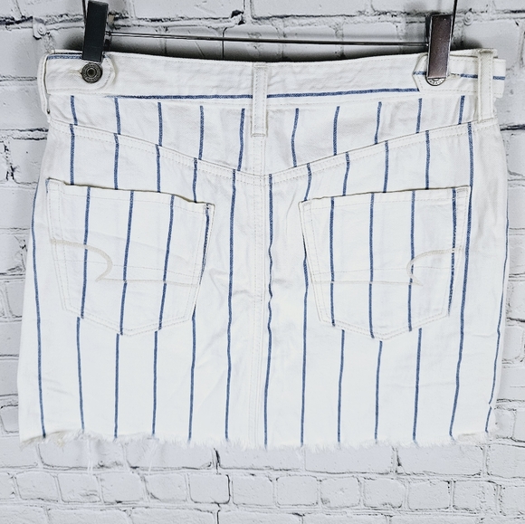 AMERICAN EAGLE | Hi-Rise A-line striped denim frayed/raw hem jean skirt - Picture 2 of 6